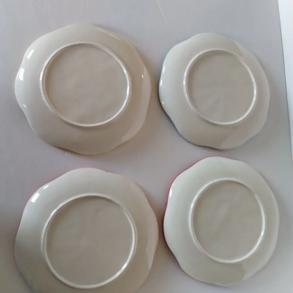 Set Of 4 Lunch Plates Fall Leaves Acorns Relieved Scalloped Floral 8.25 Inches‎